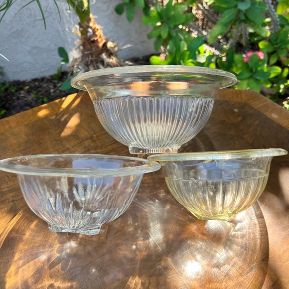 Ribbed vintage set a three stacking bowls with a yellow hint - Picture 1 of 7